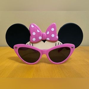 Disney Junior Sun-Staches little girls pink sunglasses!